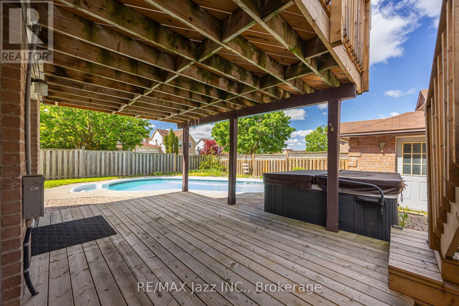 2 Coomer Crescent, Ajax, ON photo 9