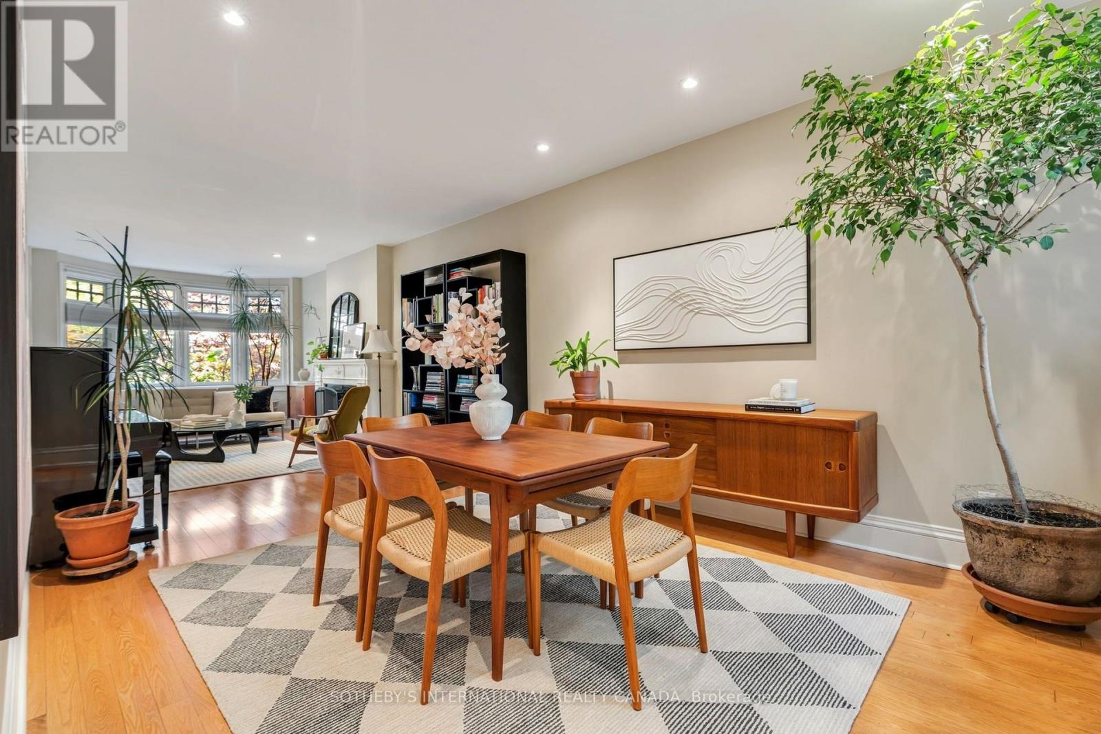 476 PALMERSTON BOULEVARD - 12