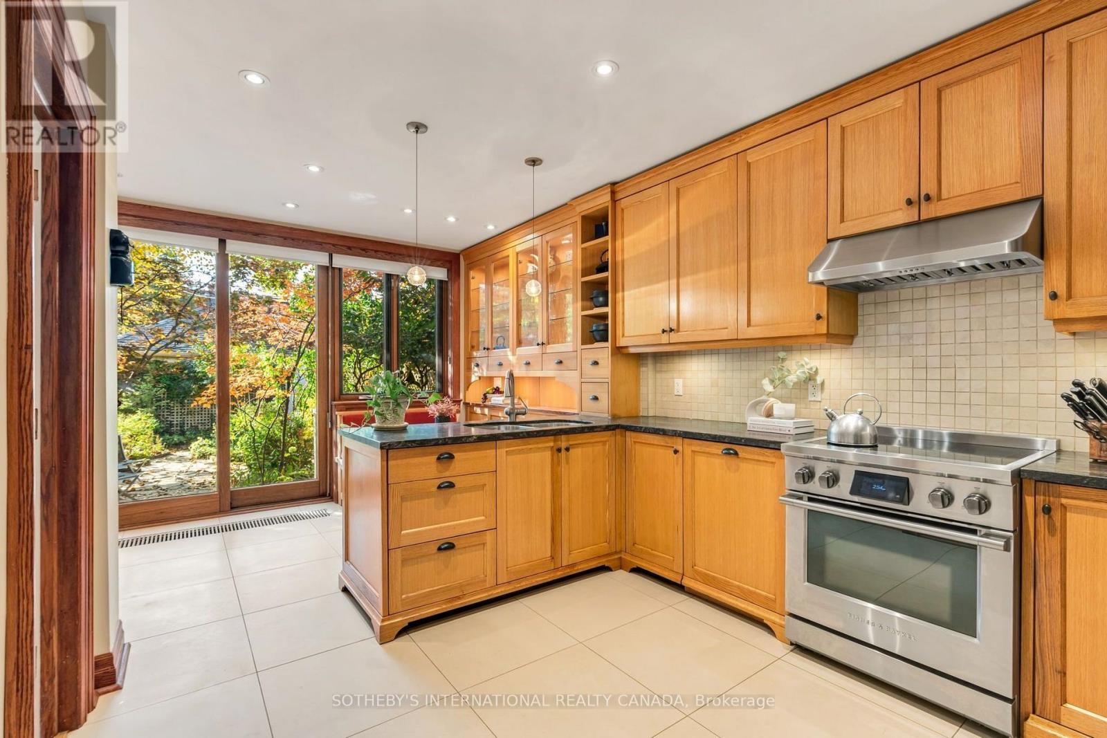 476 PALMERSTON BOULEVARD - 13