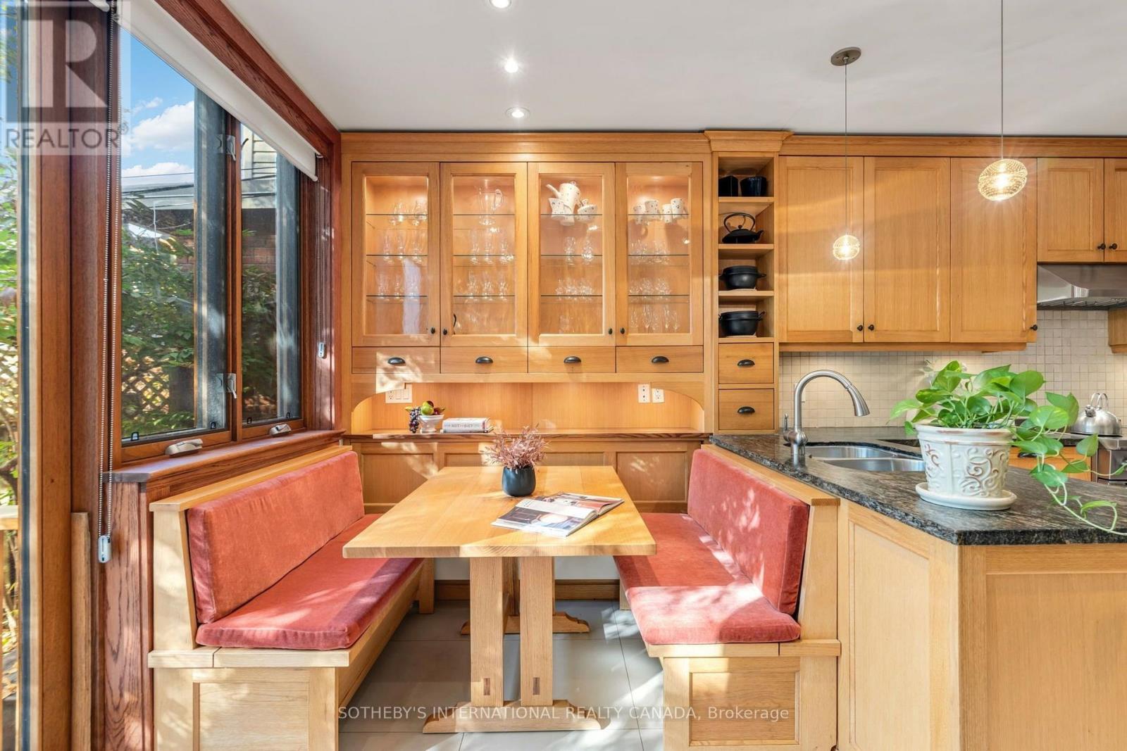 476 PALMERSTON BOULEVARD - 16