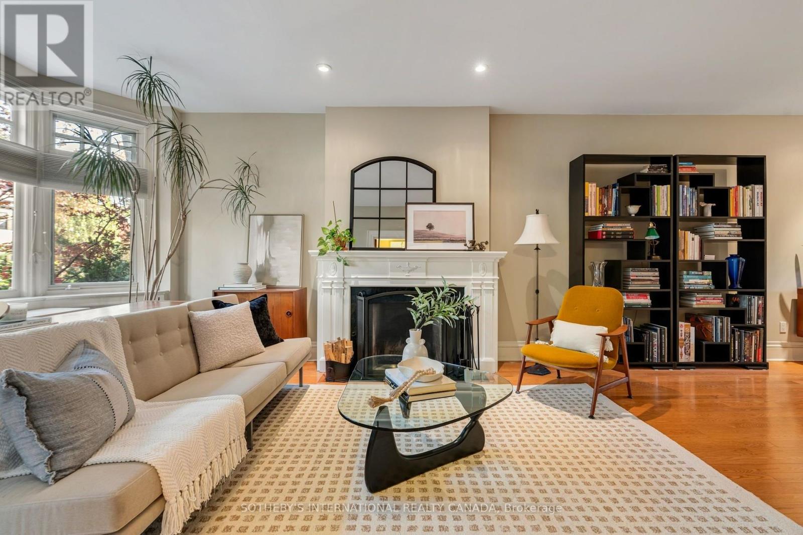 476 PALMERSTON BOULEVARD - 3