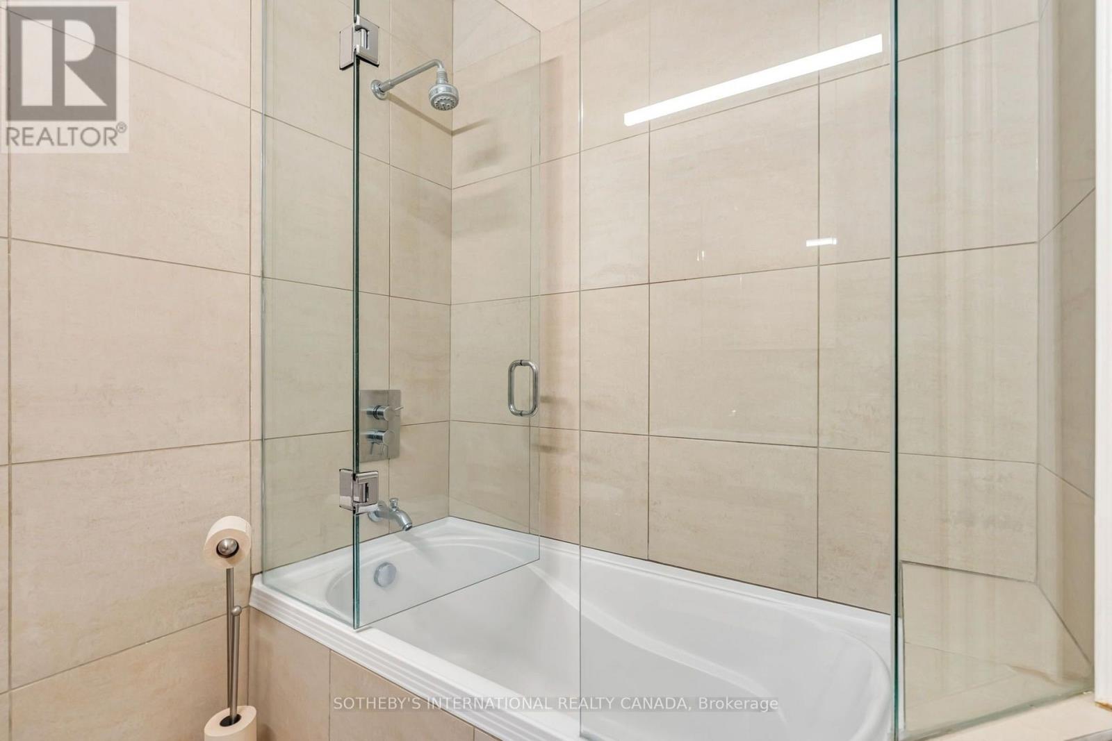 476 PALMERSTON BOULEVARD - 31