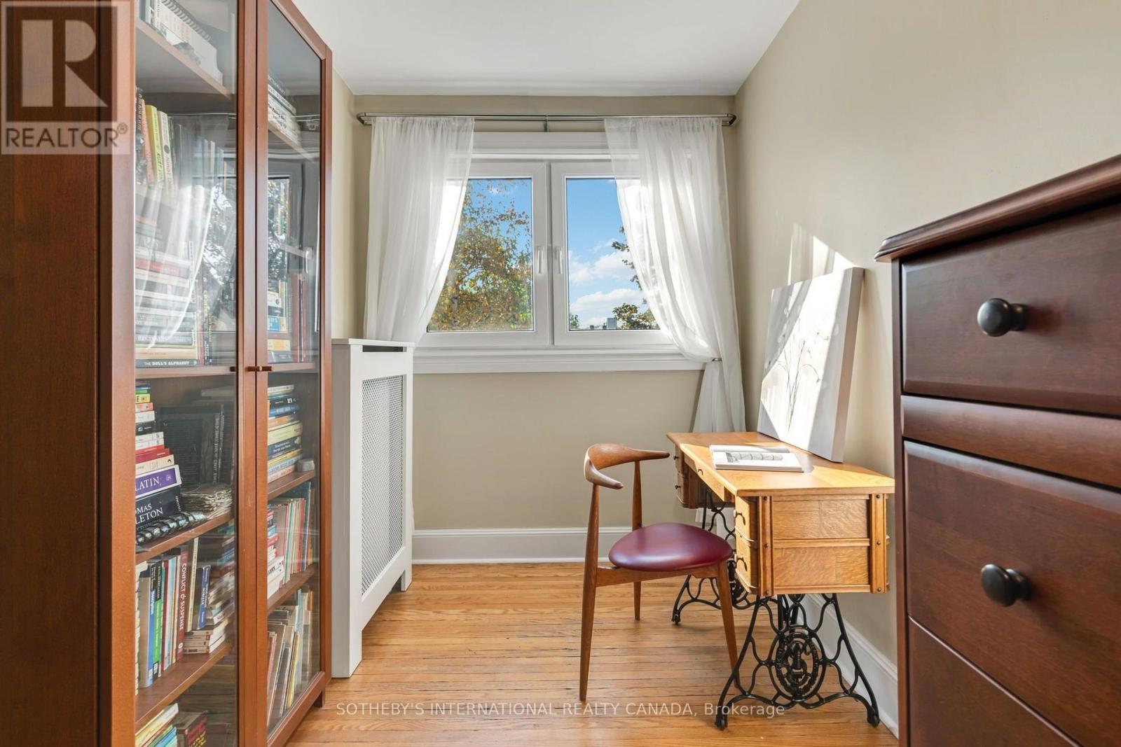 476 PALMERSTON BOULEVARD - 34