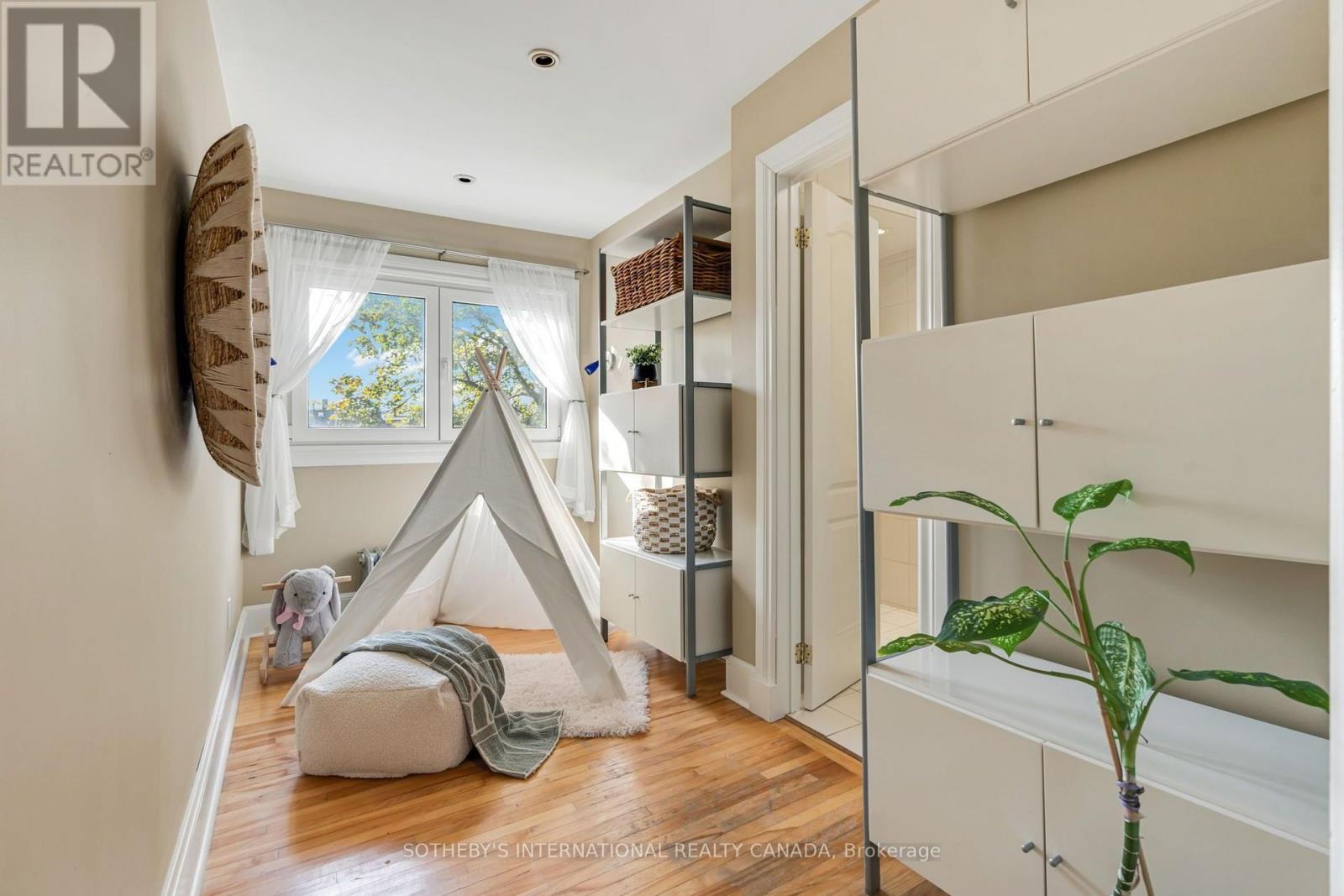 476 PALMERSTON BOULEVARD - 37