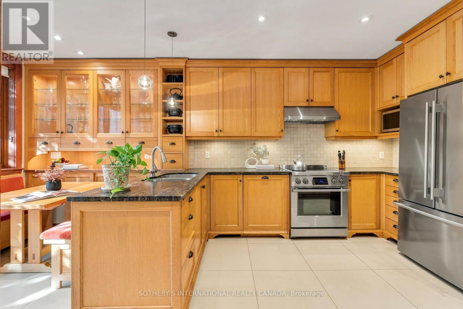 476 PALMERSTON BOULEVARD - 4