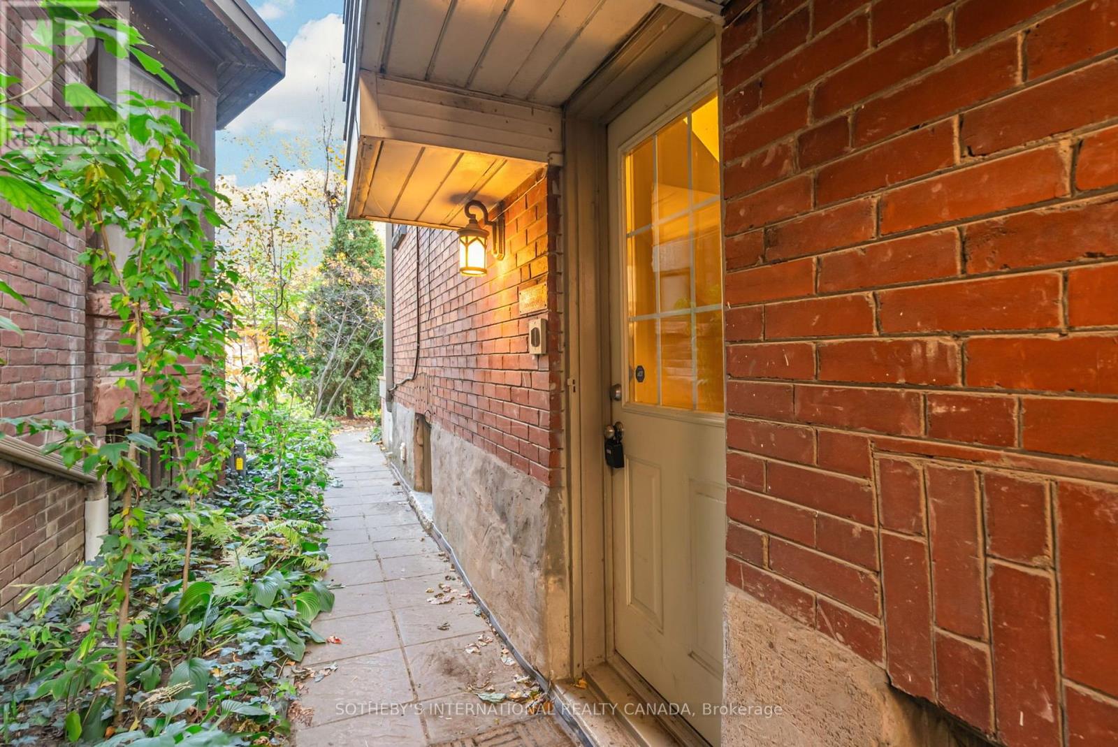 476 PALMERSTON BOULEVARD - 49
