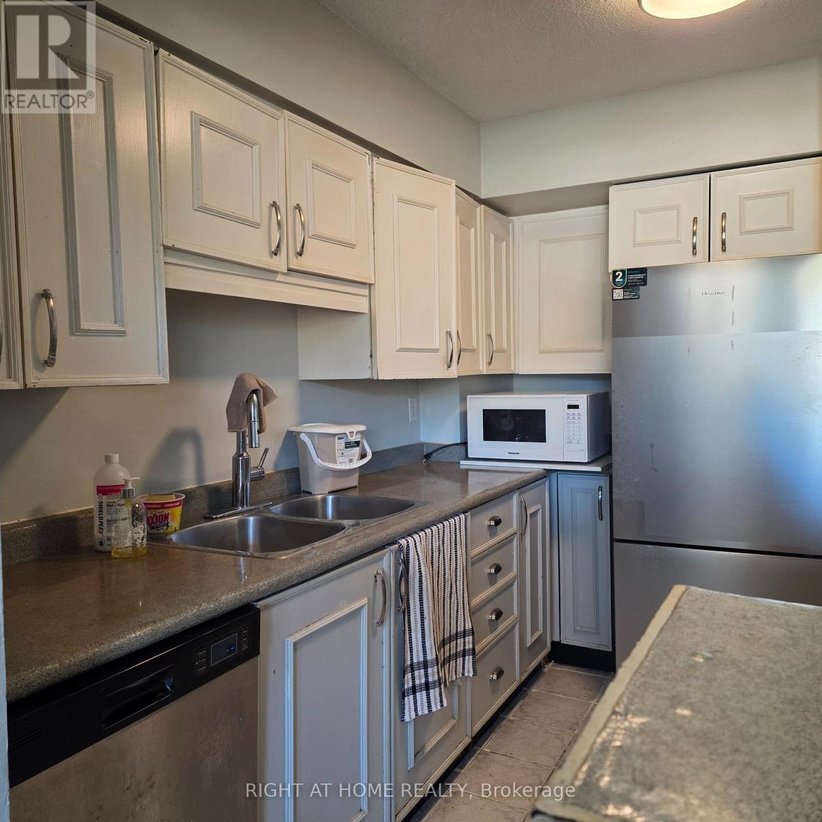 410- 454 Centre Street, Oshawa, ON photo 3