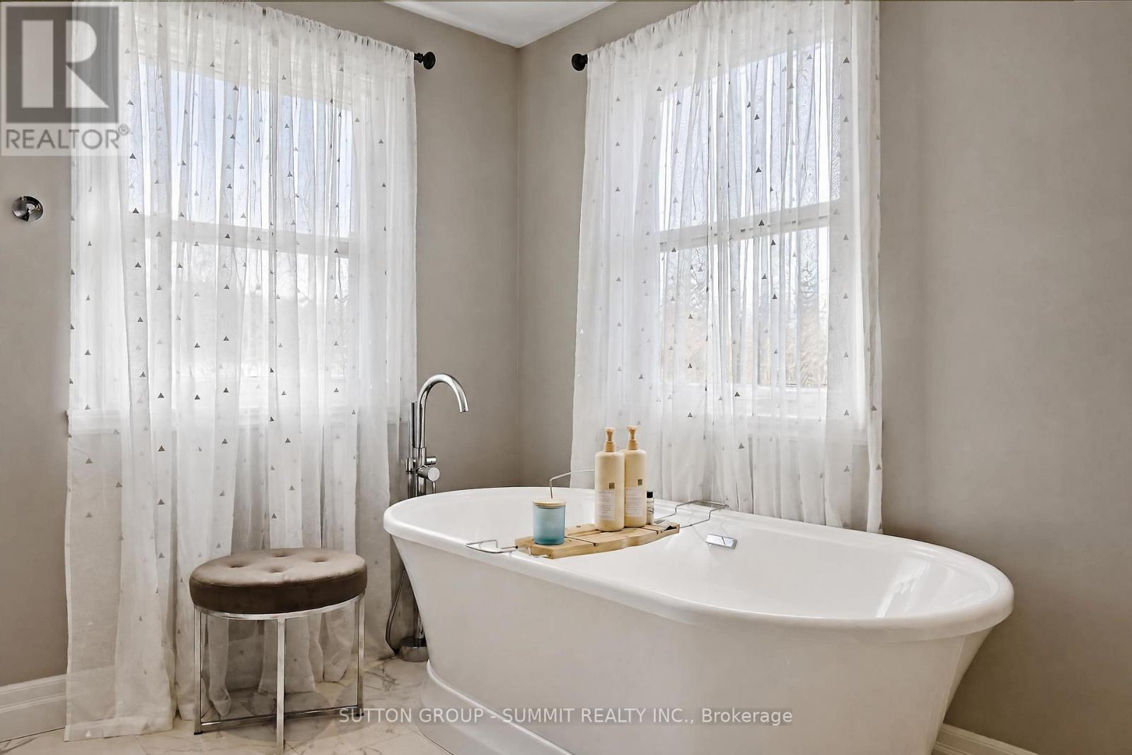 742 GRIFFITH STREET - 31