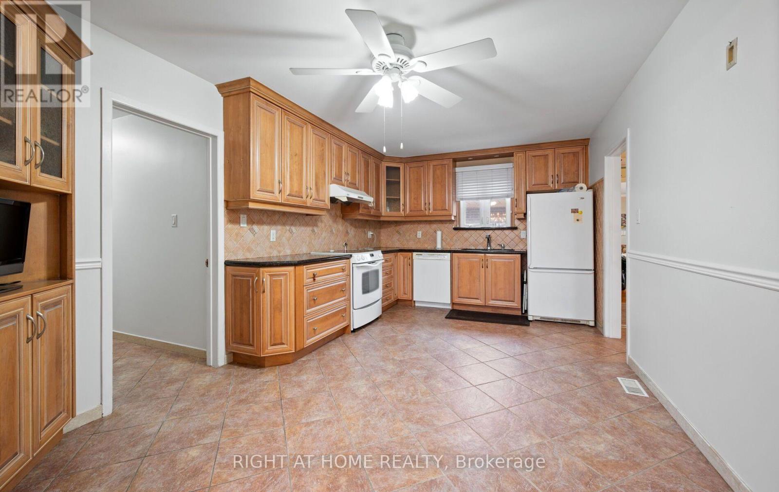 100 GRACEFIELD AVENUE - 11
