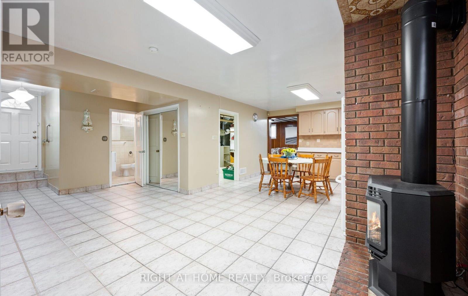 100 GRACEFIELD AVENUE - 23