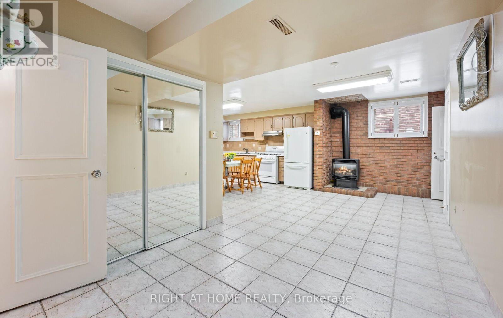 100 GRACEFIELD AVENUE - 24