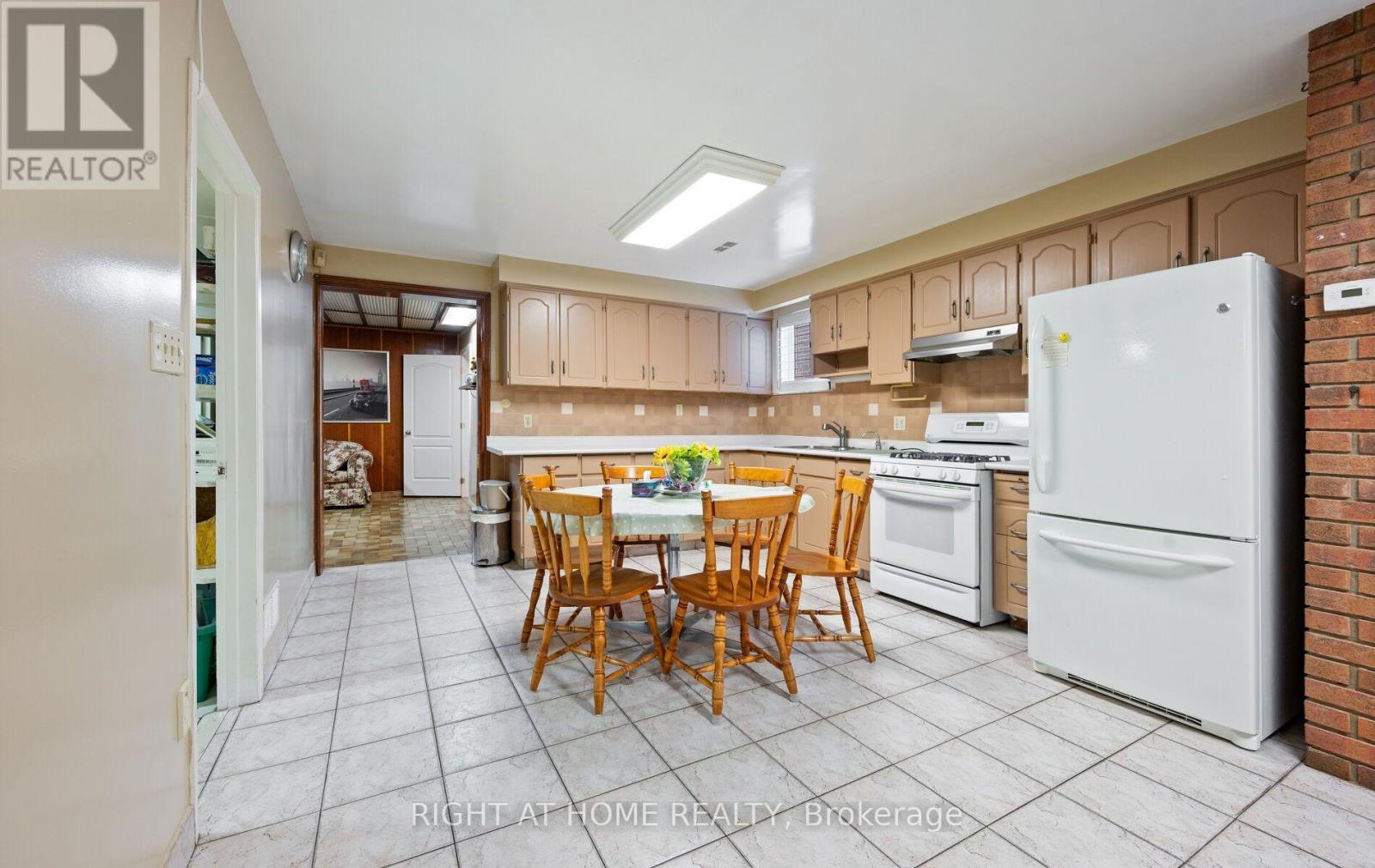 100 GRACEFIELD AVENUE - 25