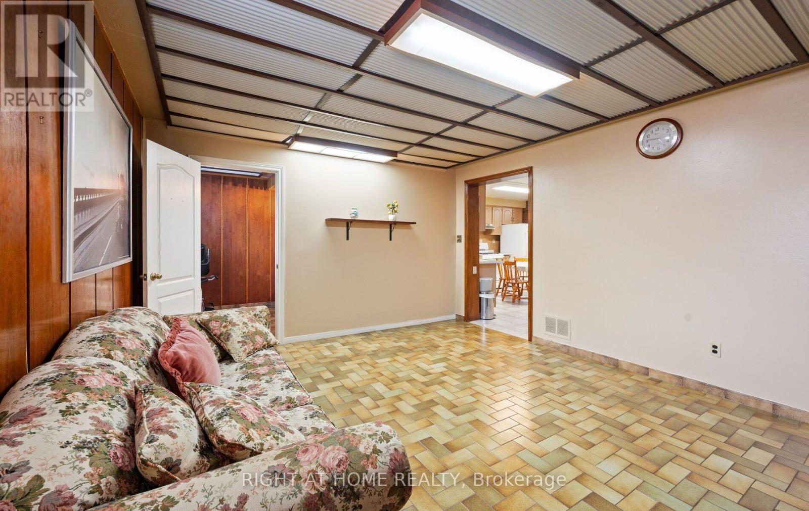 100 GRACEFIELD AVENUE - 29