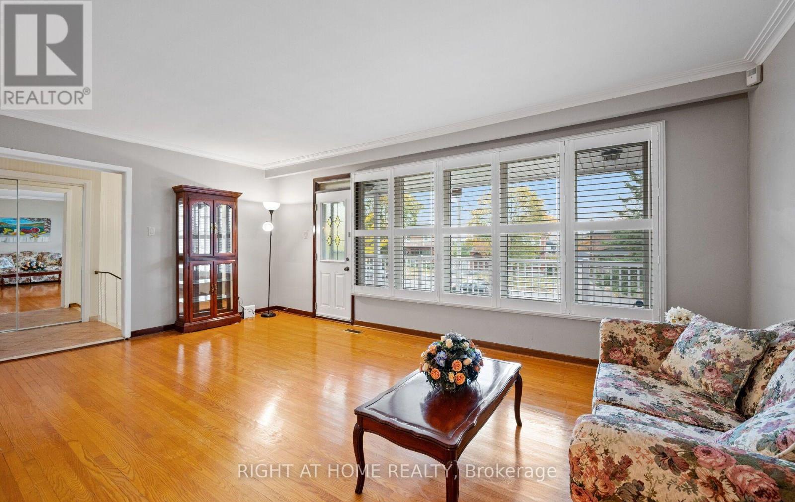 100 GRACEFIELD AVENUE - 7