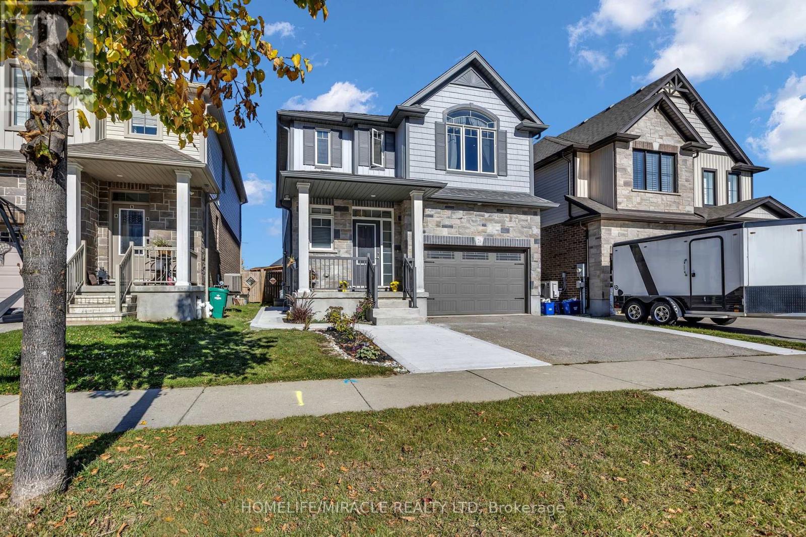 76 Elmbank Trail W, photo 1 of 47