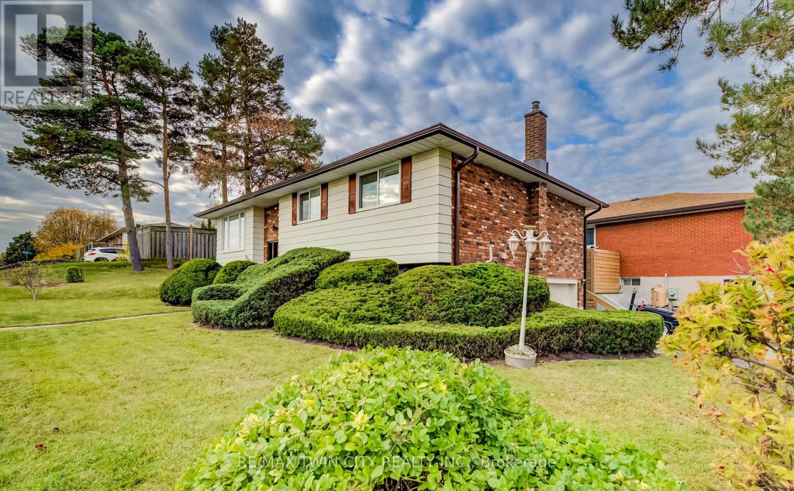 100 MOFFAT DRIVE — photo 3