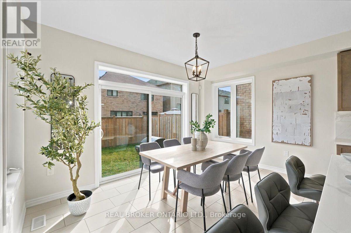 32 MONTROSE AVENUE - 13