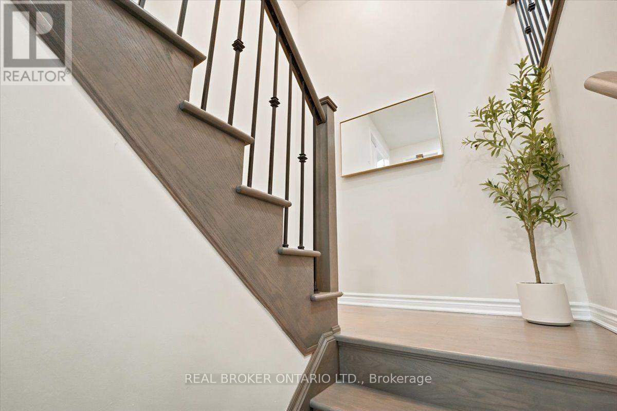 32 MONTROSE AVENUE - 15