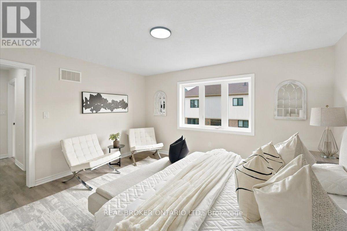 32 MONTROSE AVENUE - 19