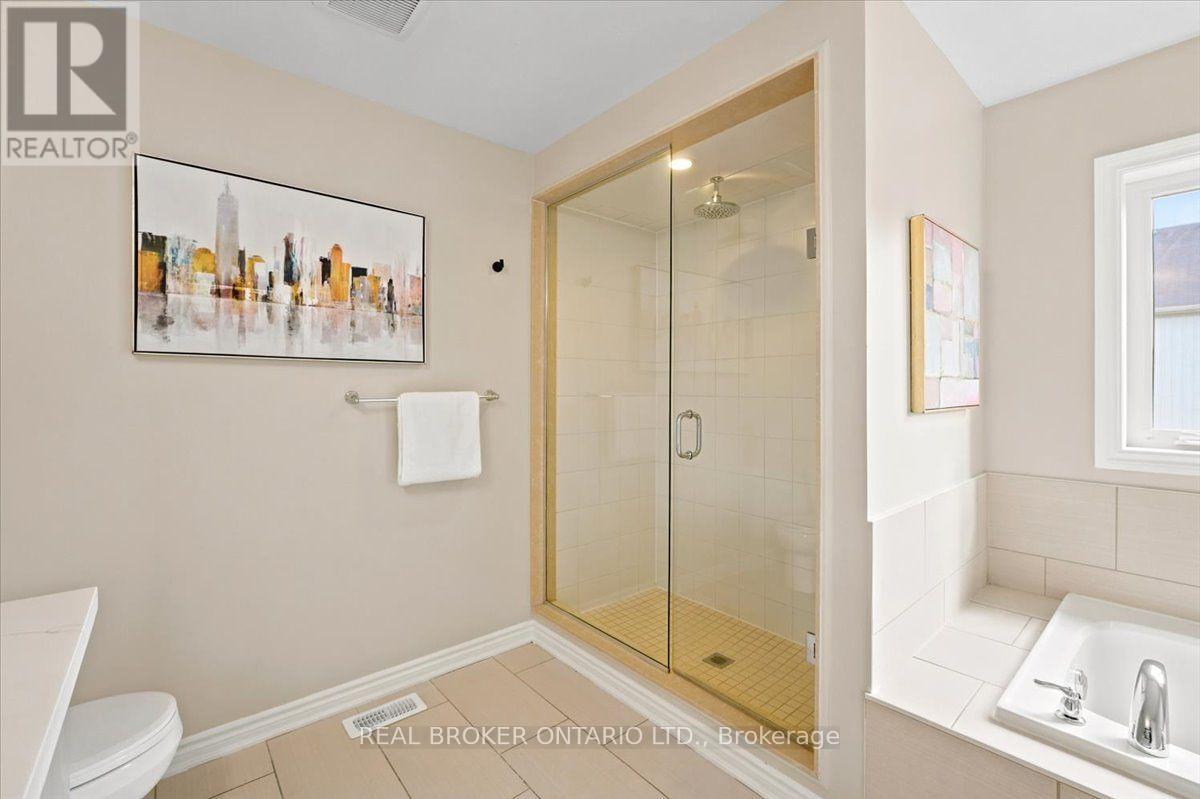 32 MONTROSE AVENUE - 21
