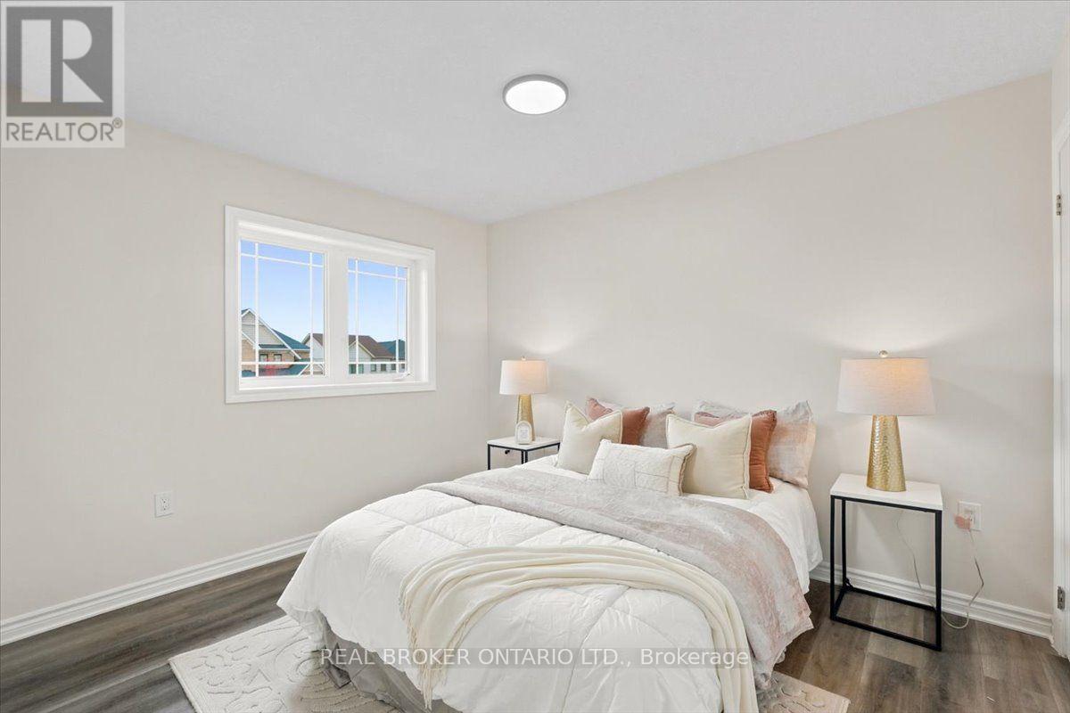 32 MONTROSE AVENUE - 24