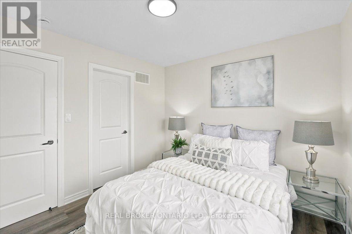 32 MONTROSE AVENUE - 26