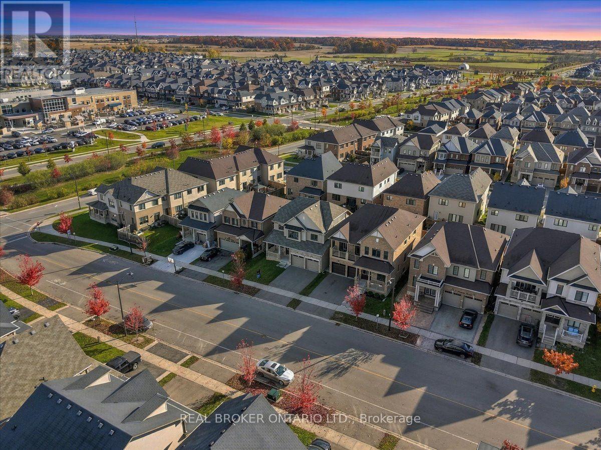 32 MONTROSE AVENUE - 31