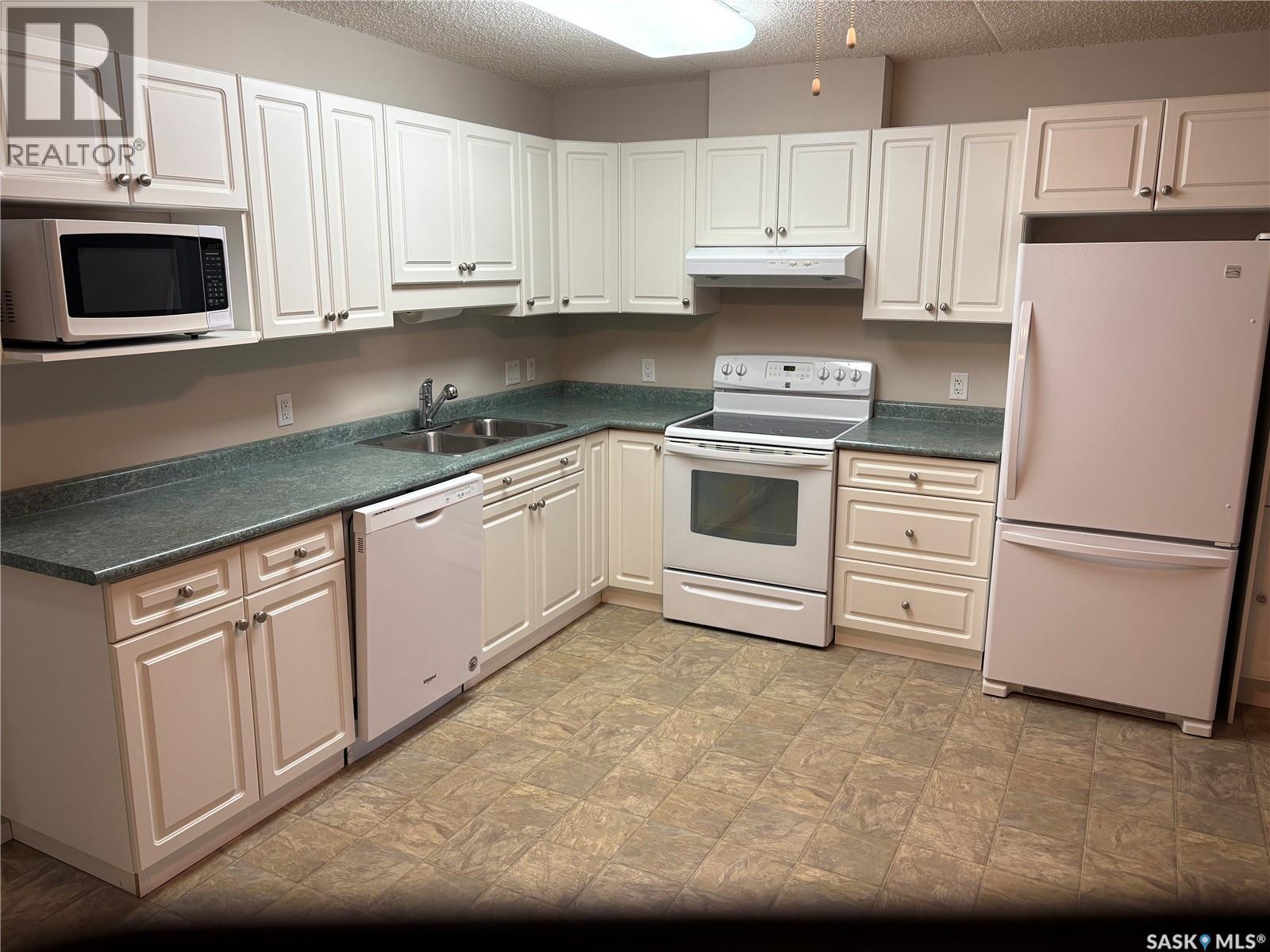 305 122 Government ROAD NE, Weyburn — photo 3