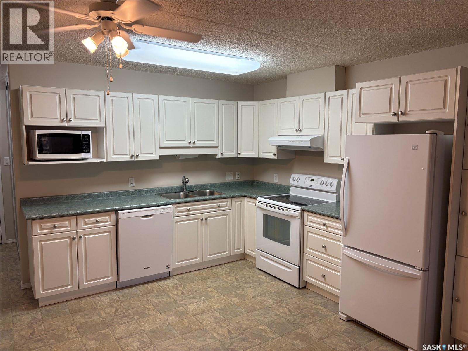 305 122 Government ROAD NE, Weyburn — photo 4