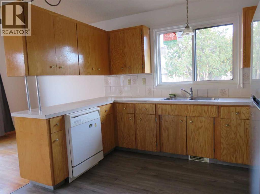 2696 Burton Place SE, Medicine Hat — photo 4