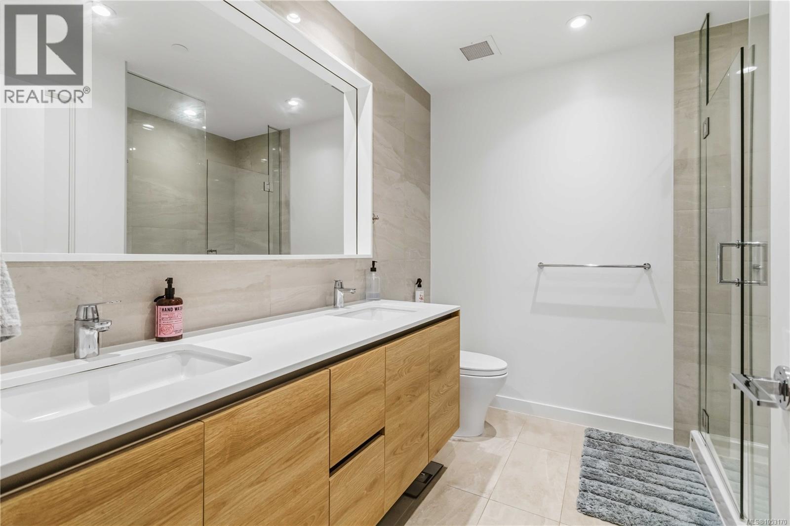 G111 369 Tyee Road, Victoria