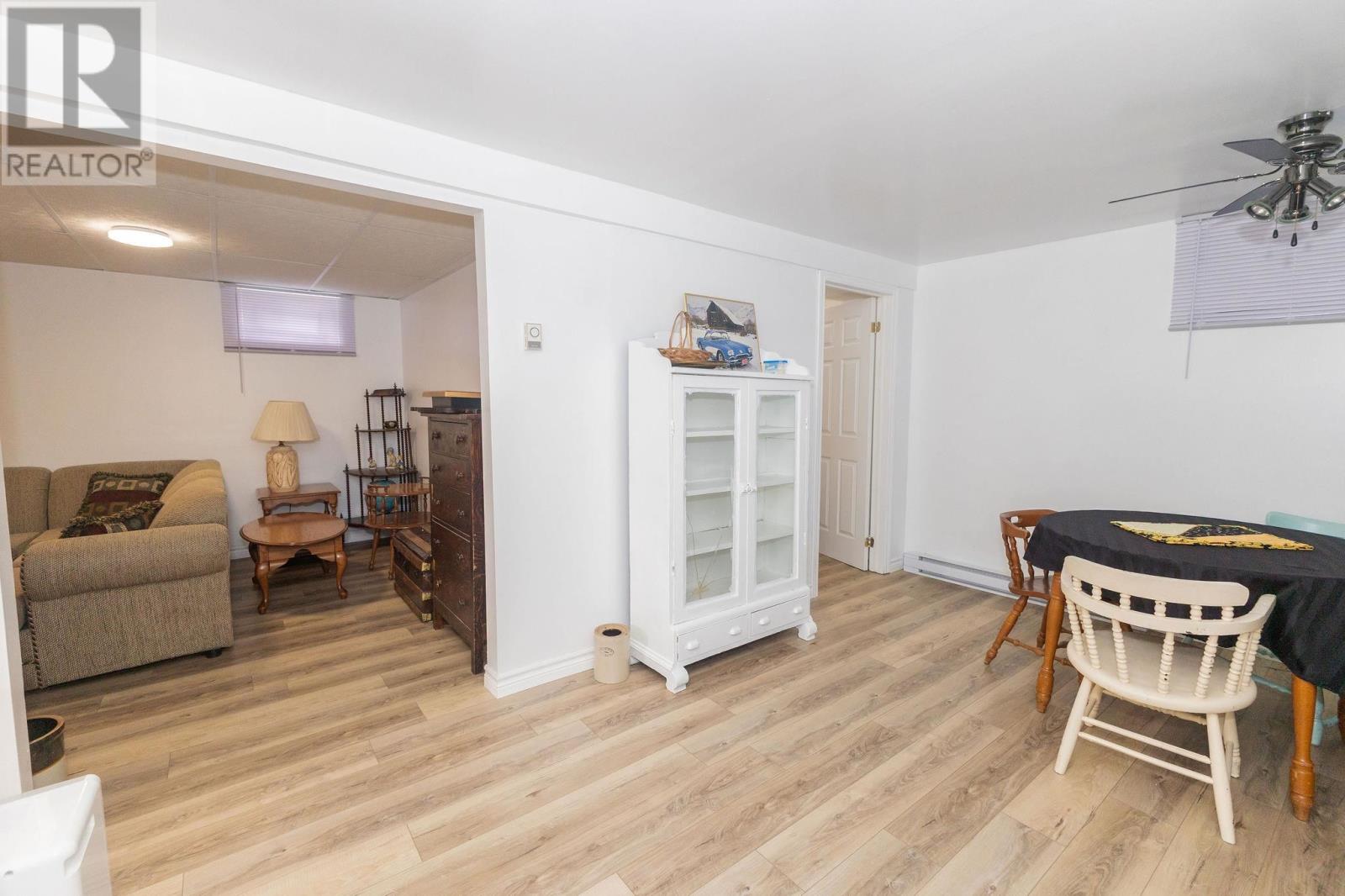 13 Pentagon BLVD - 15