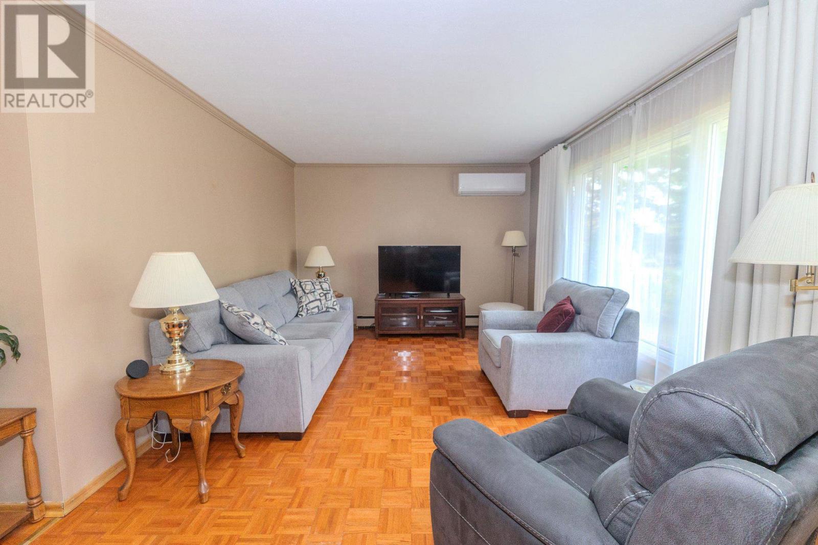 13 Pentagon BLVD - 3