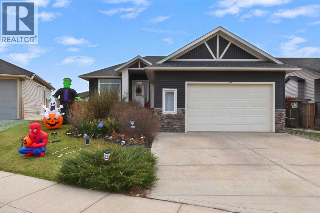 Photo of 227 11A Avenue NE, Sundre