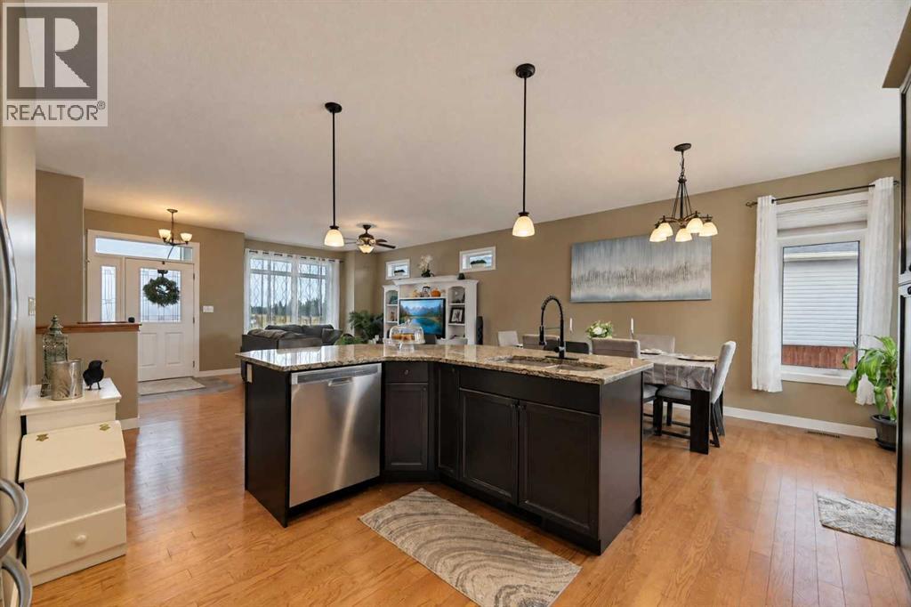 Listing photo – 227 11A Avenue NE, Sundre