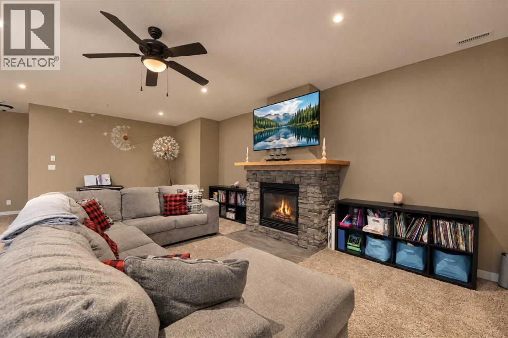 Listing photo – 227 11A Avenue NE, Sundre