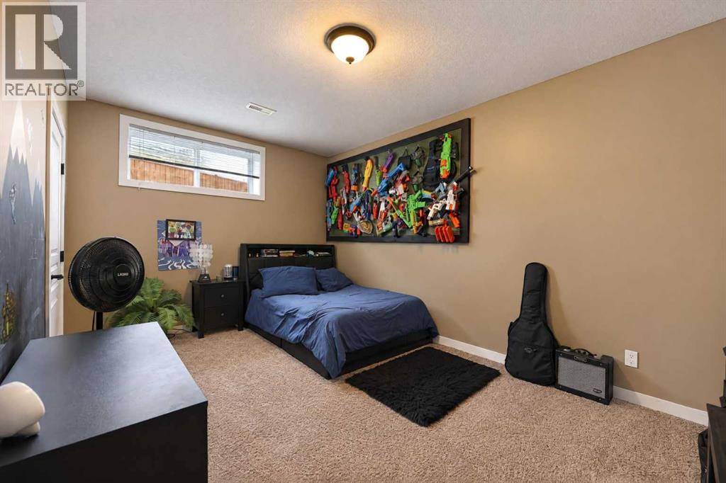 Listing photo – 227 11A Avenue NE, Sundre