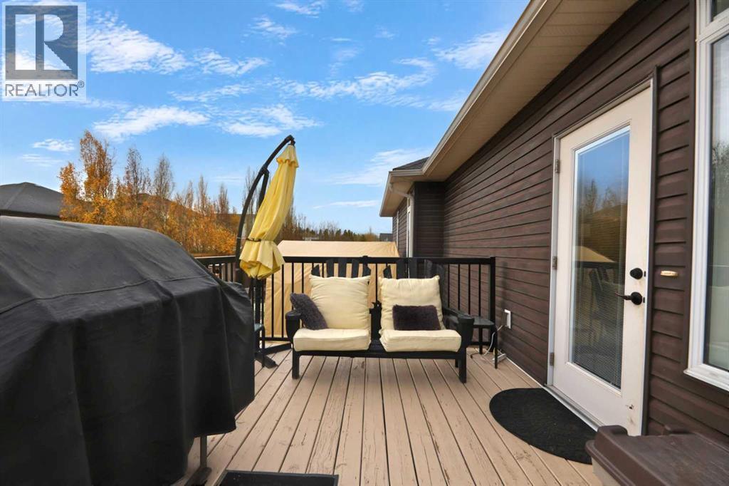 Listing photo – 227 11A Avenue NE, Sundre
