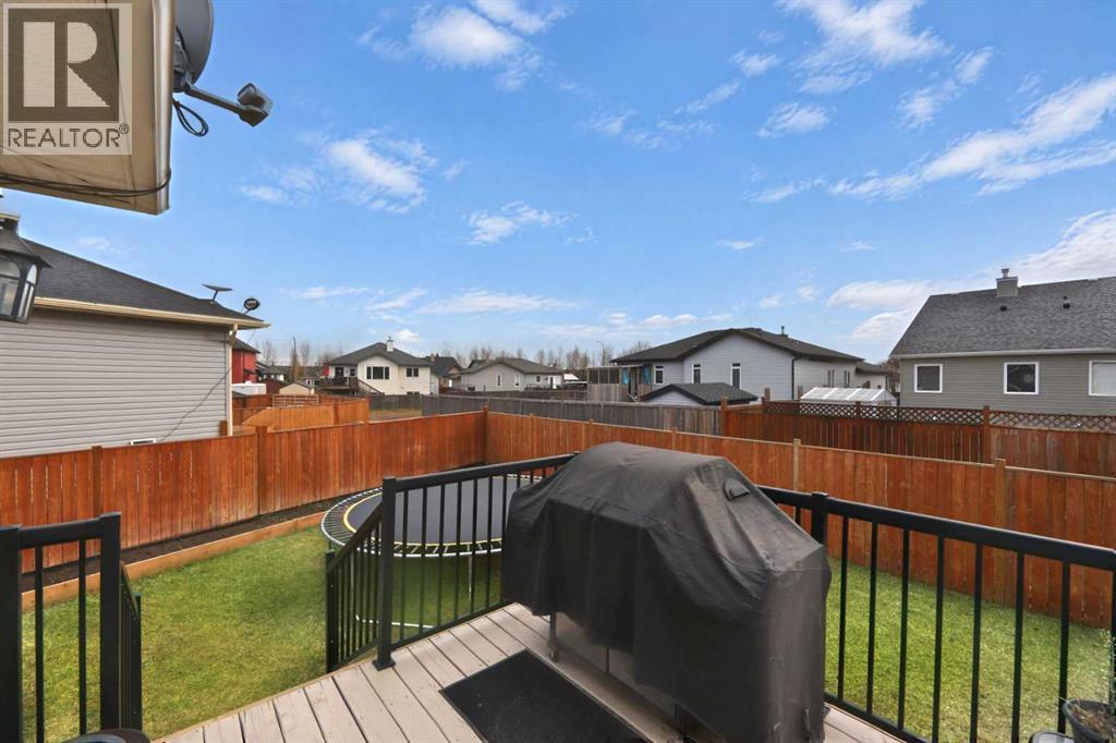 Listing photo – 227 11A Avenue NE, Sundre