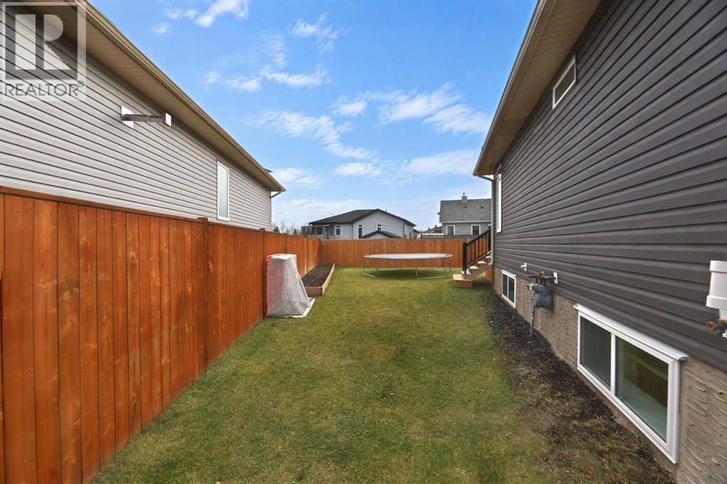 Listing photo – 227 11A Avenue NE, Sundre