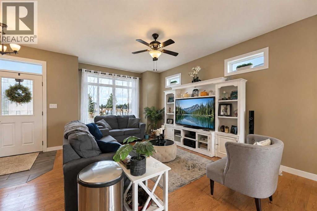 Listing photo – 227 11A Avenue NE, Sundre