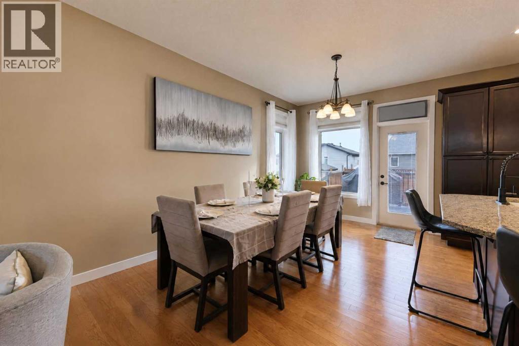 Listing photo – 227 11A Avenue NE, Sundre