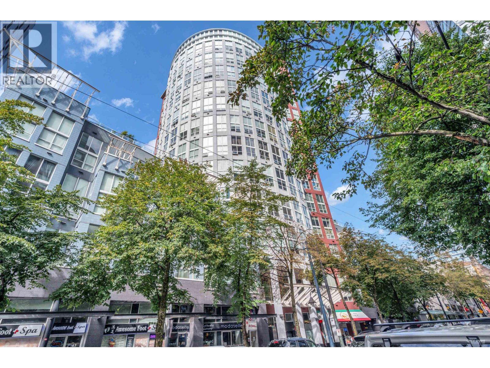 411 – 933 Seymour Street