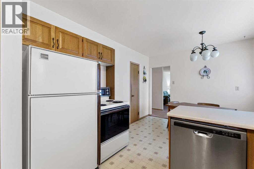 798 16 Street NE, Medicine Hat — photo 13