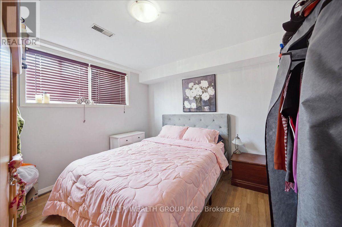 11 BRISTOW Court, Barrie photo 38