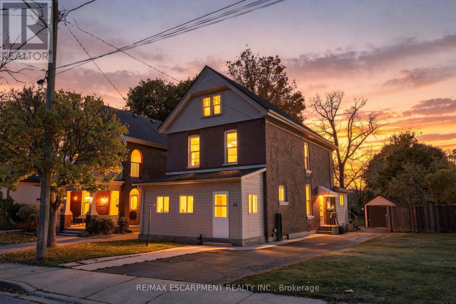 26 BROCK STREET, Brantford — photo 2