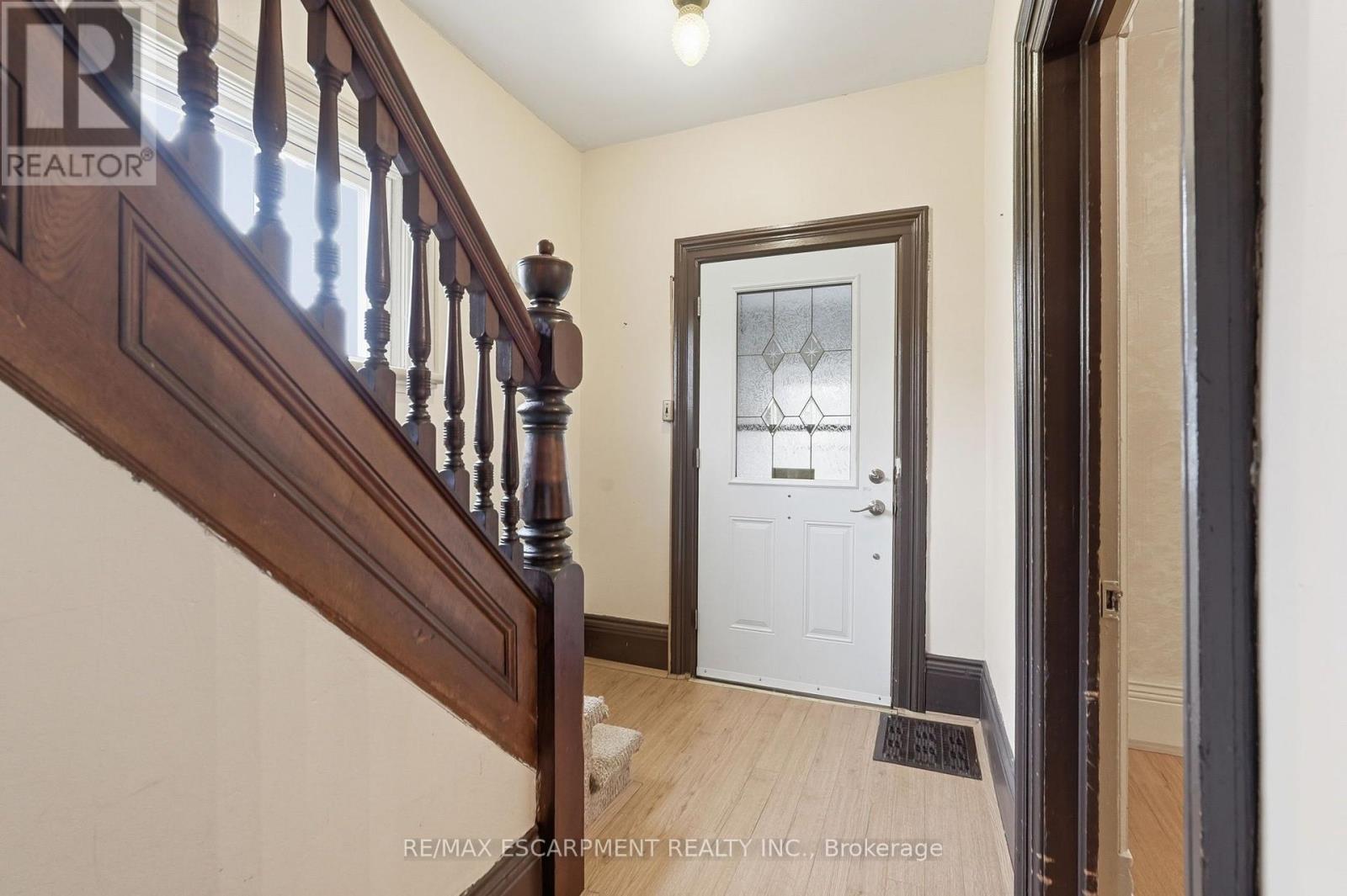 26 BROCK STREET, Brantford — photo 3