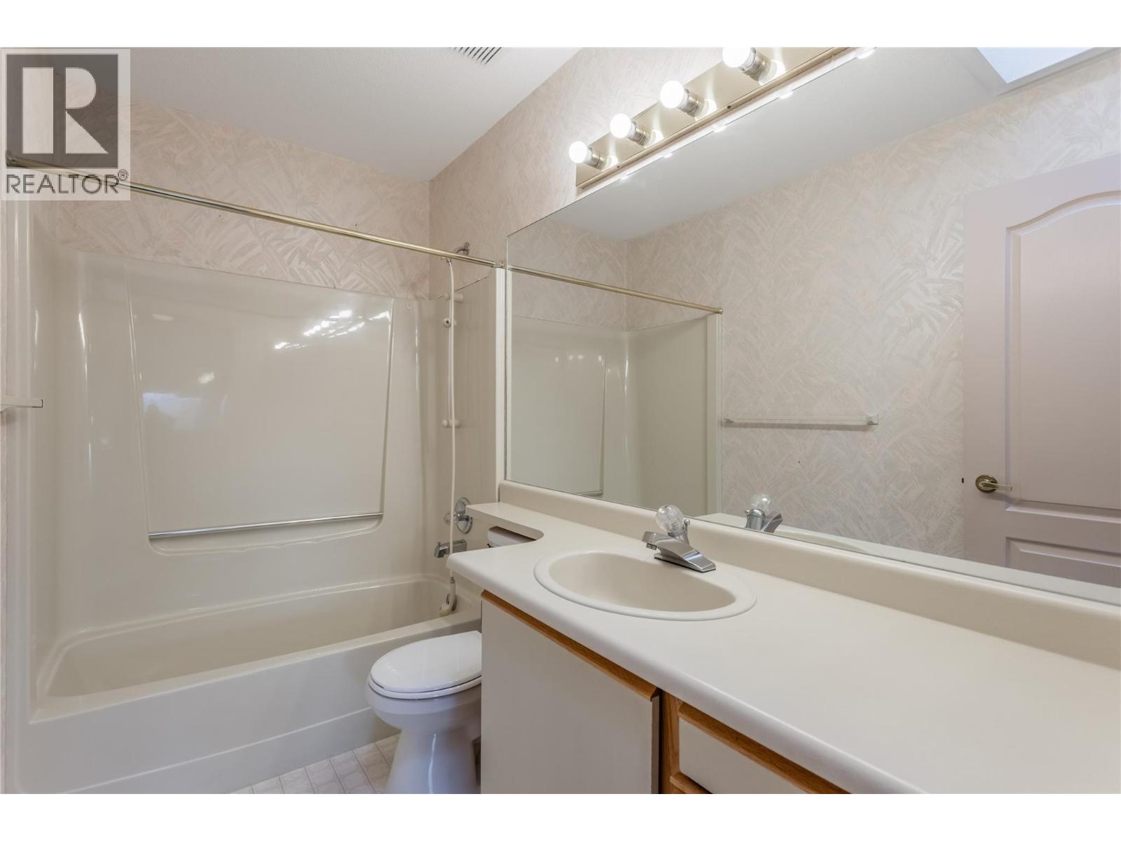 309 255 McIntosh Road, Kelowna