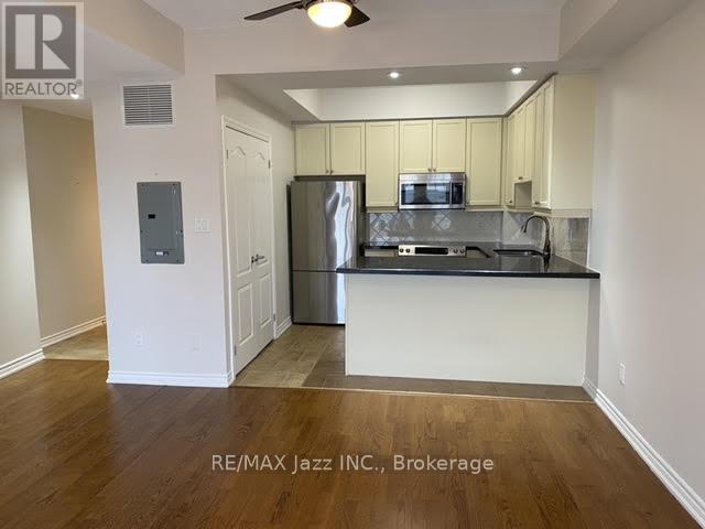 308- 375 Lakebreeze Drive, Clarington, ON photo 2