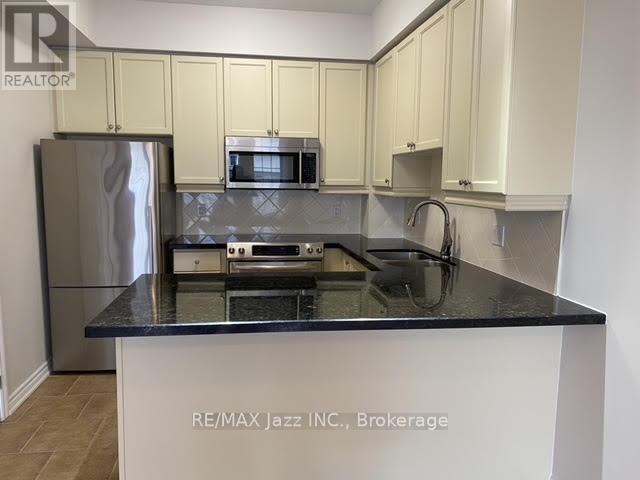 308- 375 Lakebreeze Drive, Clarington, ON photo 3